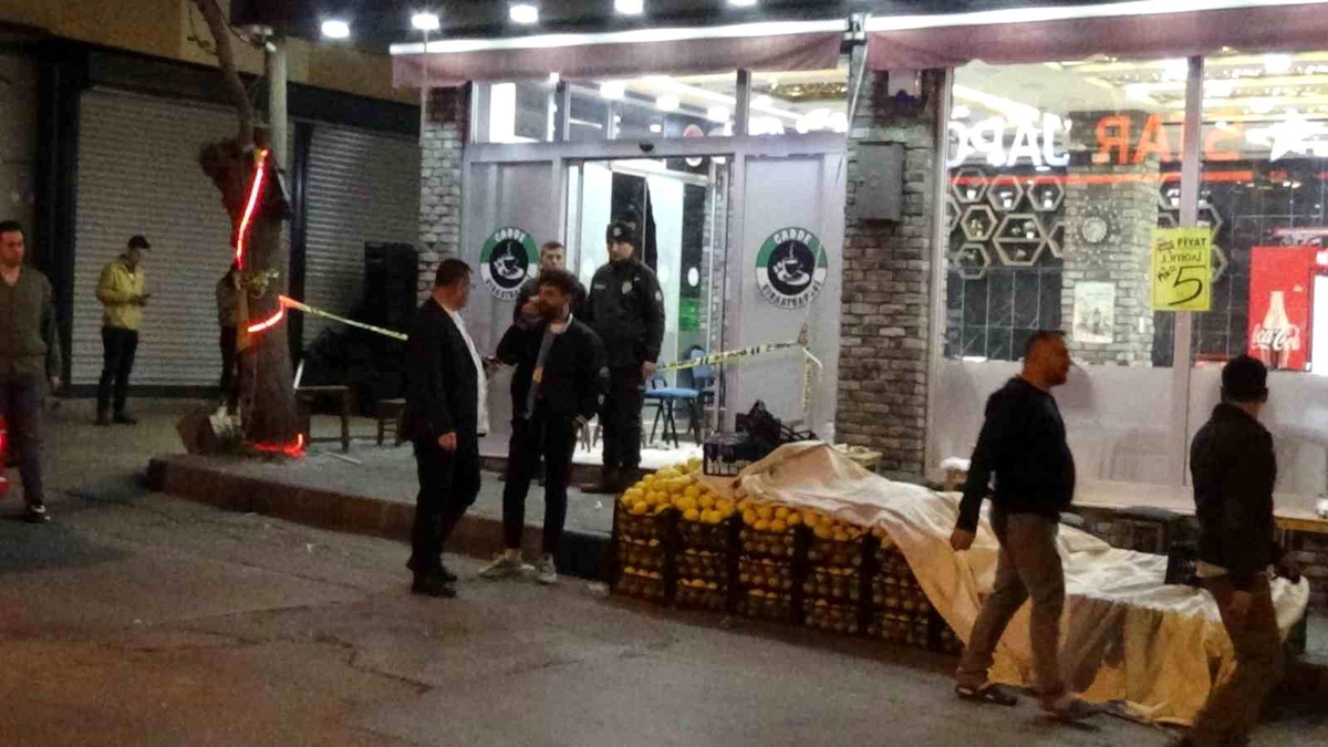 İzmir\'de Kahvehaneye Saldırı: 1 Ölü, 5 Yaralı