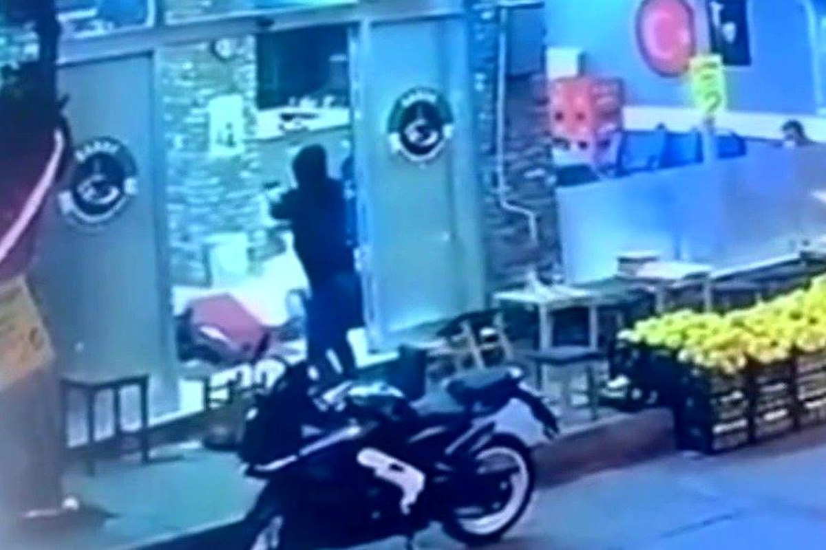 İzmir\'de Kahvehaneye Saldırı: 1 Ölü, 5 Yaralı