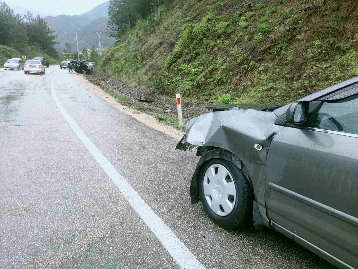 Karabükte iki ayrı trafik kazasında 2si ağır 10 kişi yaralandı