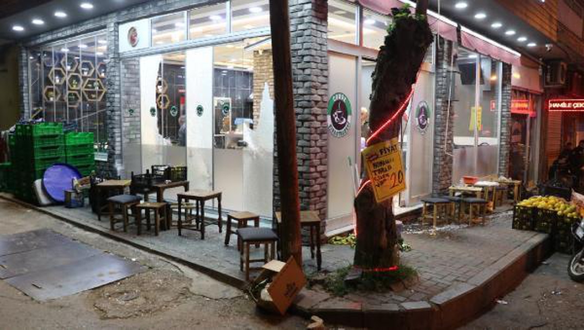 İzmir\'de Kıraathane Saldırısı: 1 Ölü, 5 Yaralı