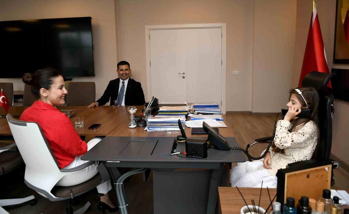 Kuşadası\'nda 23 Nisan Ulusal Egemenlik ve Çocuk Bayramı Coşkuyla Kutlandı