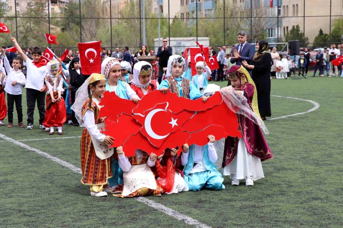 Erzurum\'un Oltu İlçesinde 23 Nisan Ulusal Egemenlik ve Çocuk Bayramı Kutlaması Yapıldı
