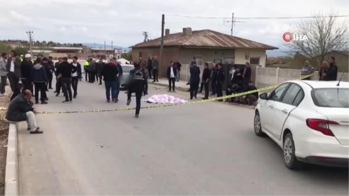 Elazığ\'da Otomobil Elektrikli Bisiklete Çarptı: 1 Ölü