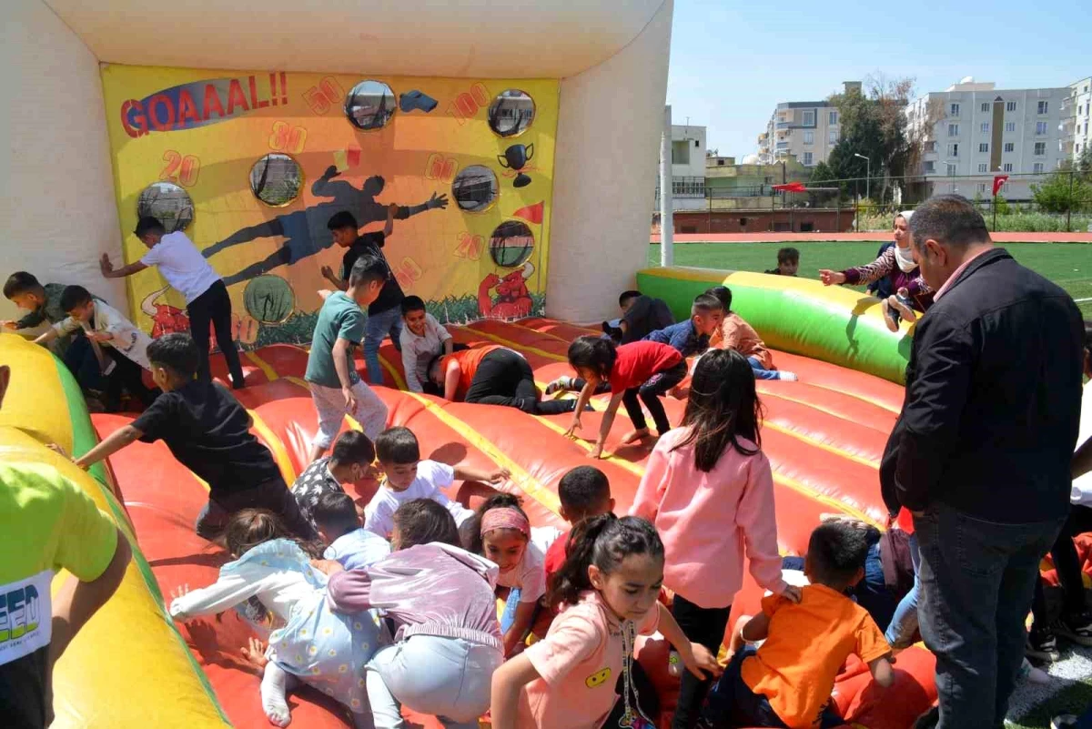 Şırnak\'ta Binlerce Çocuk 23 Nisan Şenliğinde Eğlendi