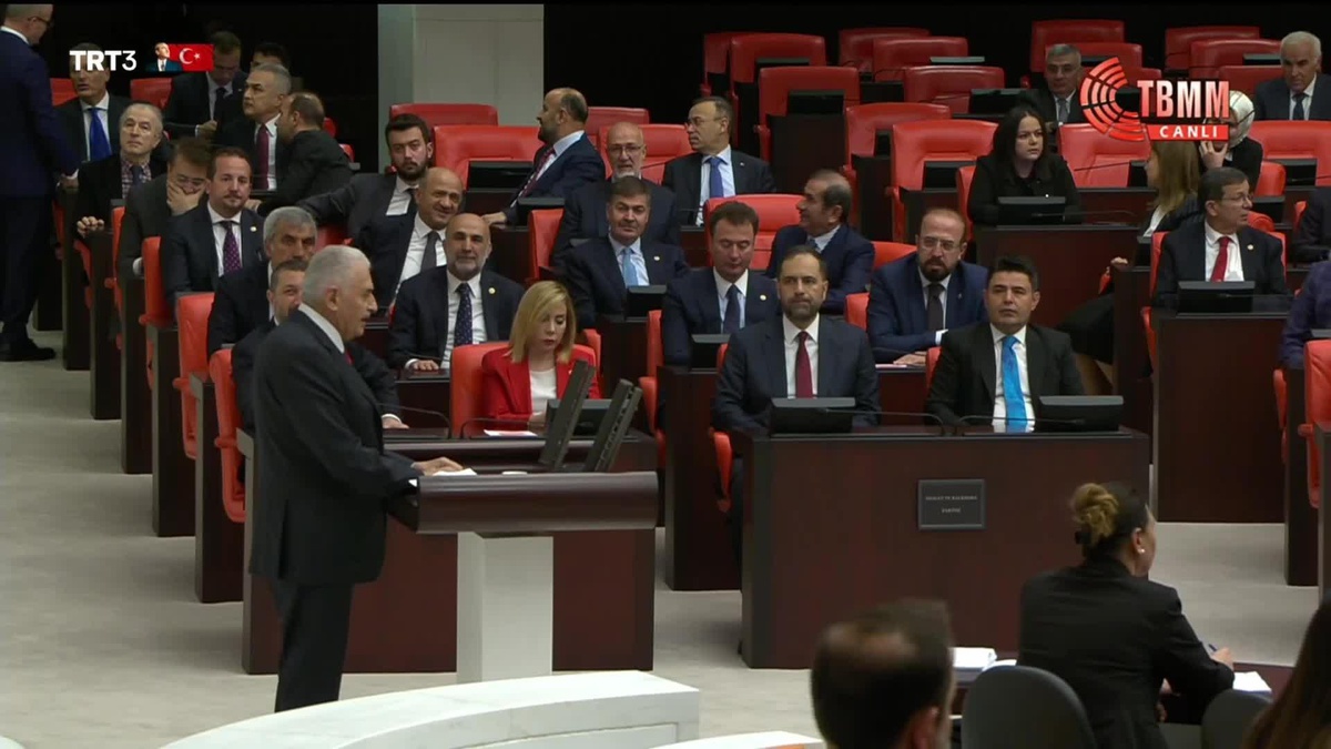 TBMM\'de 23 Nisan Oturumu: Binali Yıldırım\'dan Ayrıştırıcı ve Kırıcı Eleştirilere Karşı Uyarı