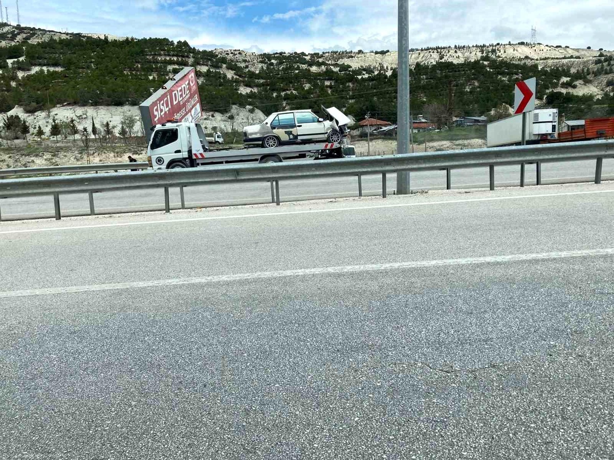 Burdur Antalya Karayolunda Kaza: 1 Bebek ve 3 Kişi Yaralandı