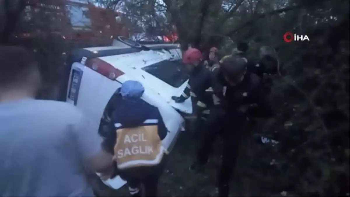 TEM\'de servis minibüsü şarampole yuvarlandı: Çok sayıda yaralı var