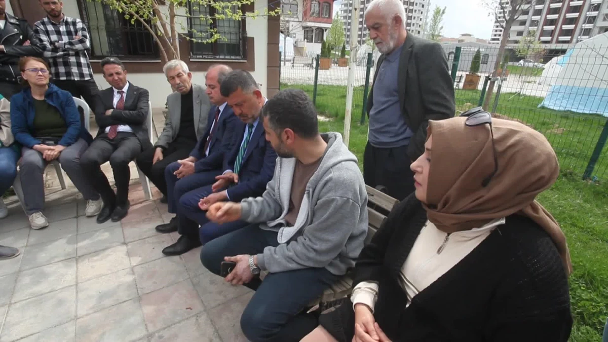 CHP Genel Başkan Yardımcısı Veli Ağbaba Malatya\'da depremzedelerle buluştu