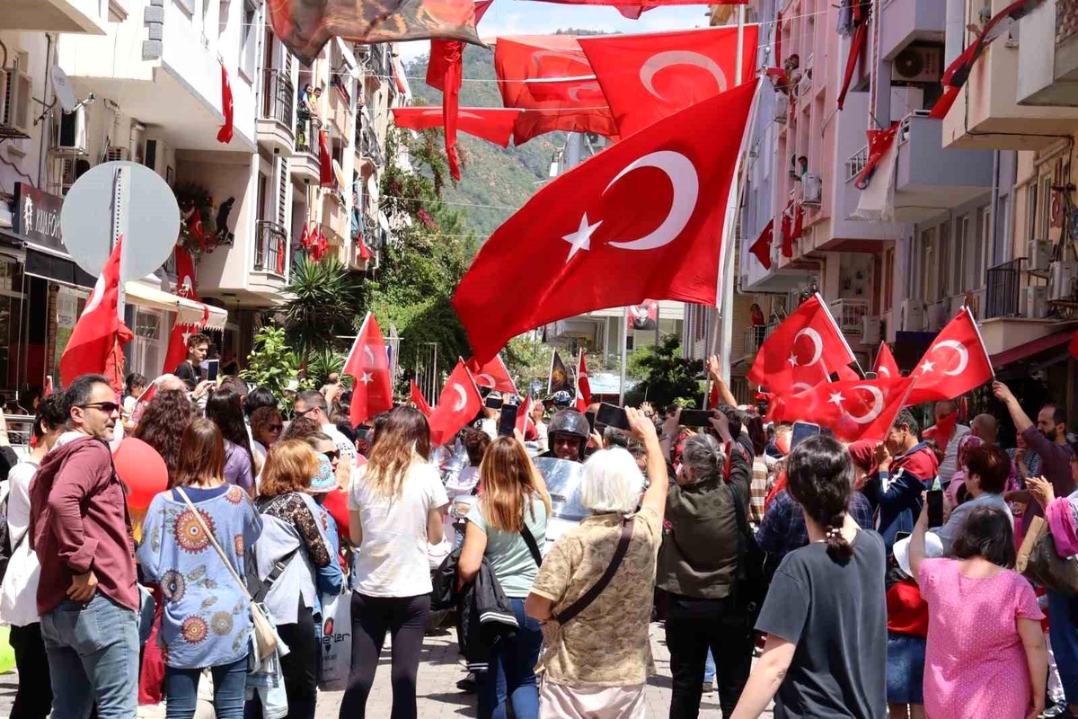 Marmaris\'te 23 Nisan kutlamaları: 105. Sokak bayram yerine döndü