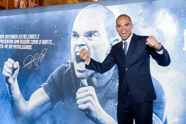 40 yaşındaki Pepe, herkesin 'İmkansız' dediğini yaptı! Resmi imzalar atıldı 40 yaşındaki Pepe, herkesin 'İmkansız' dediğini yaptı! Resmi imzalar atıldı