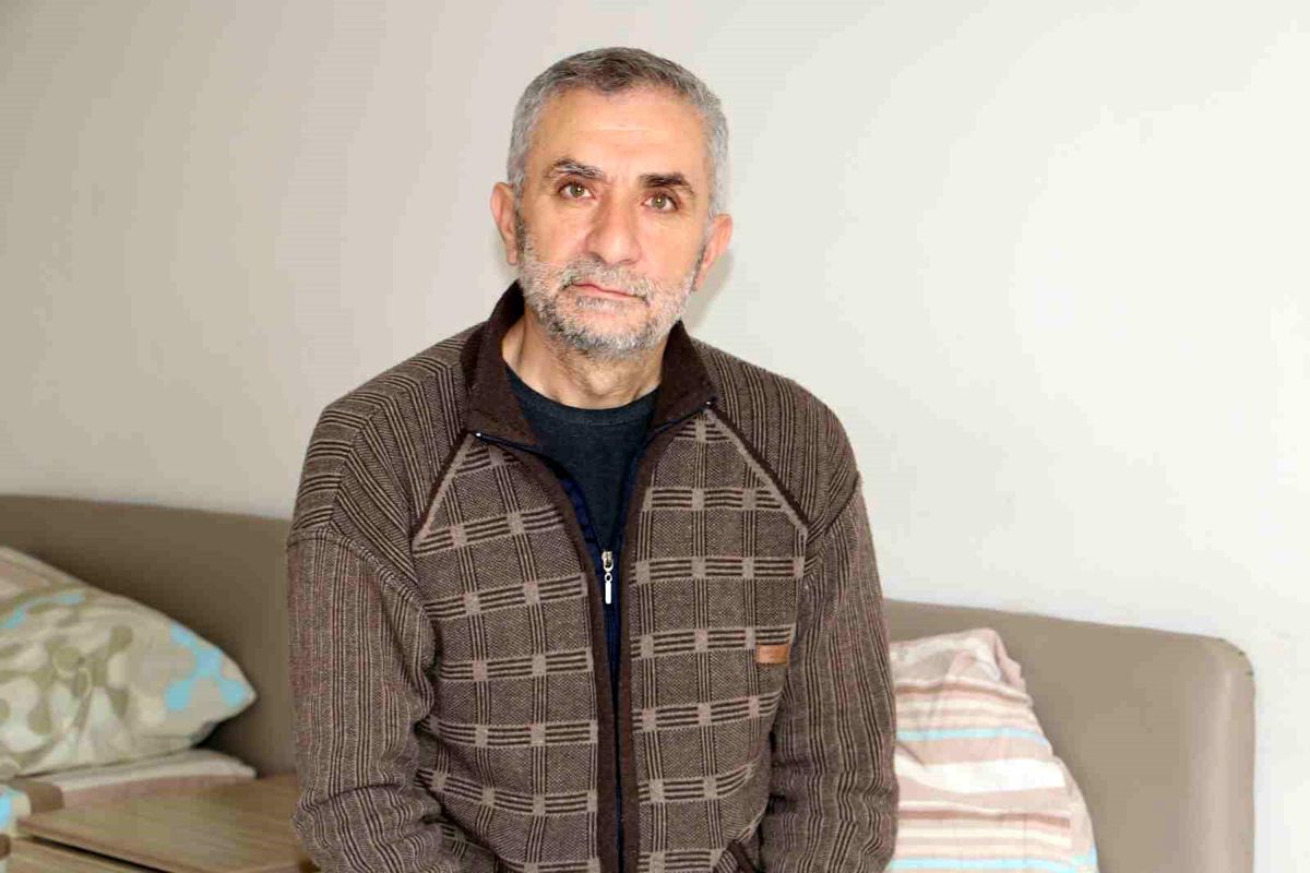 Adıyaman\'da birçok arkadaşını kaybeden vatandaş: "Yerin dibine giriyoruz sandık"