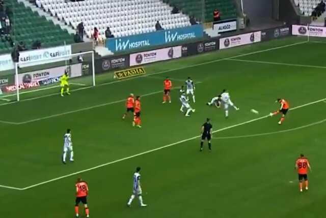 Akıl dolu! Başakşehir'in yıldızı Januzaj'dan izleyenleri mest eden gol