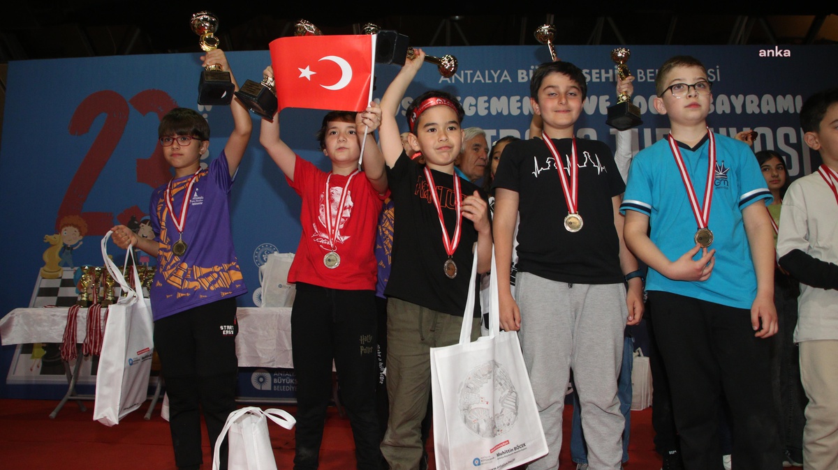 Antalya Büyükşehir Belediyesi 23 Nisan Satranç Turnuvası Şampiyonları Belli Oldu