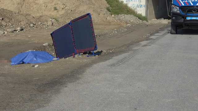 Aracın çarpıp kaçtığı yayanın cesedi saatler sonra bulundu Aracın çarpıp kaçtığı yayanın cesedi saatler sonra bulundu