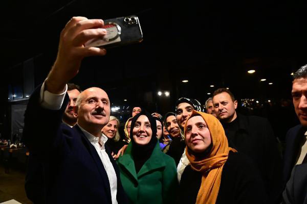 Ulaştırma ve Altyapı Bakanı Araklı\'da STK Temsilcileri ile Buluştu