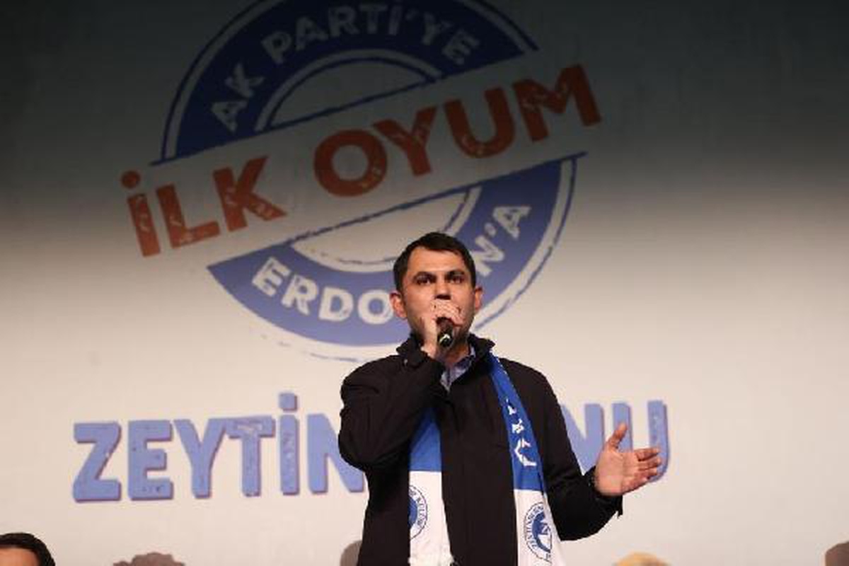 Bakan Kurum Zeytinburnu\'nda gençlerle bir araya geldi