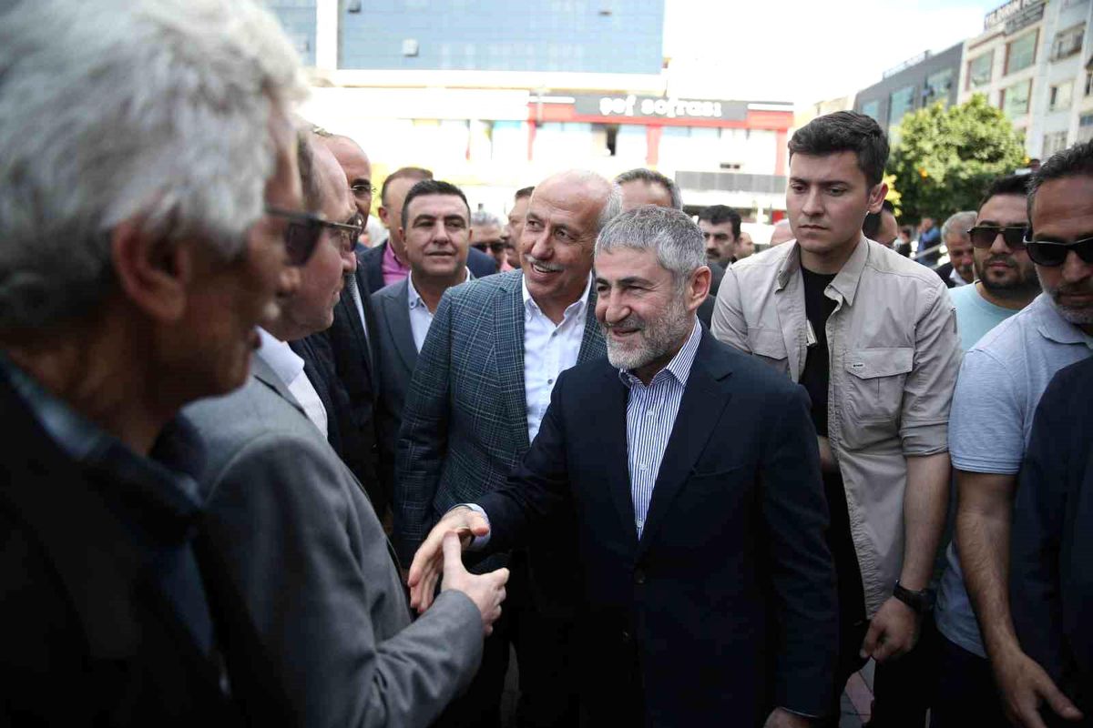 Hazine ve Maliye Bakanı Nebati: "Bir Soğanla Seçim Alacaklarını Zannediyorlar"