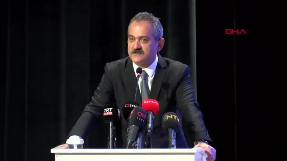 Bakan Özer: Türkiye\'de yabancı dille ilgili iklim değişecek