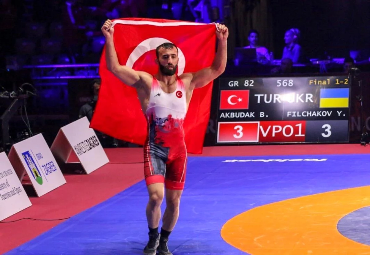 BARÜ mezunu Burhan Akbudak Avrupa Güreş Şampiyonası\'nda altın madalya kazandı
