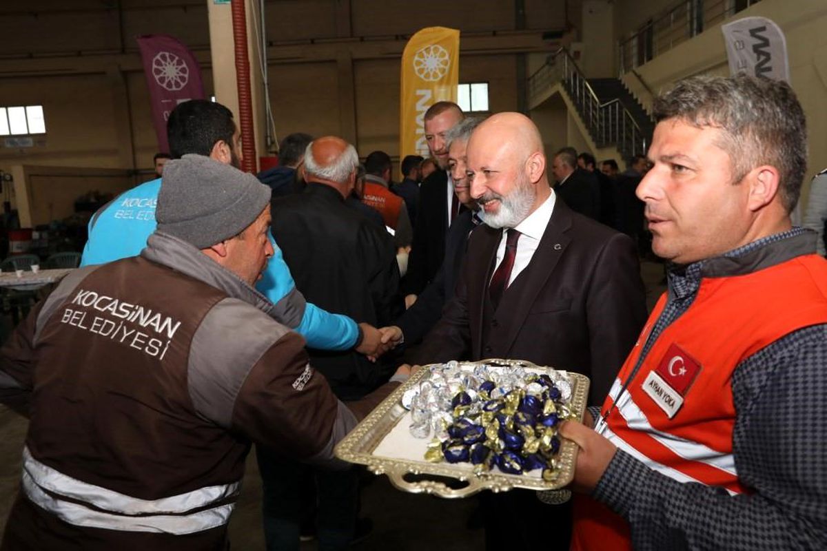 Başkan Çolakbayrakdar, mesai arkadaşlarıyla bayramlaştı