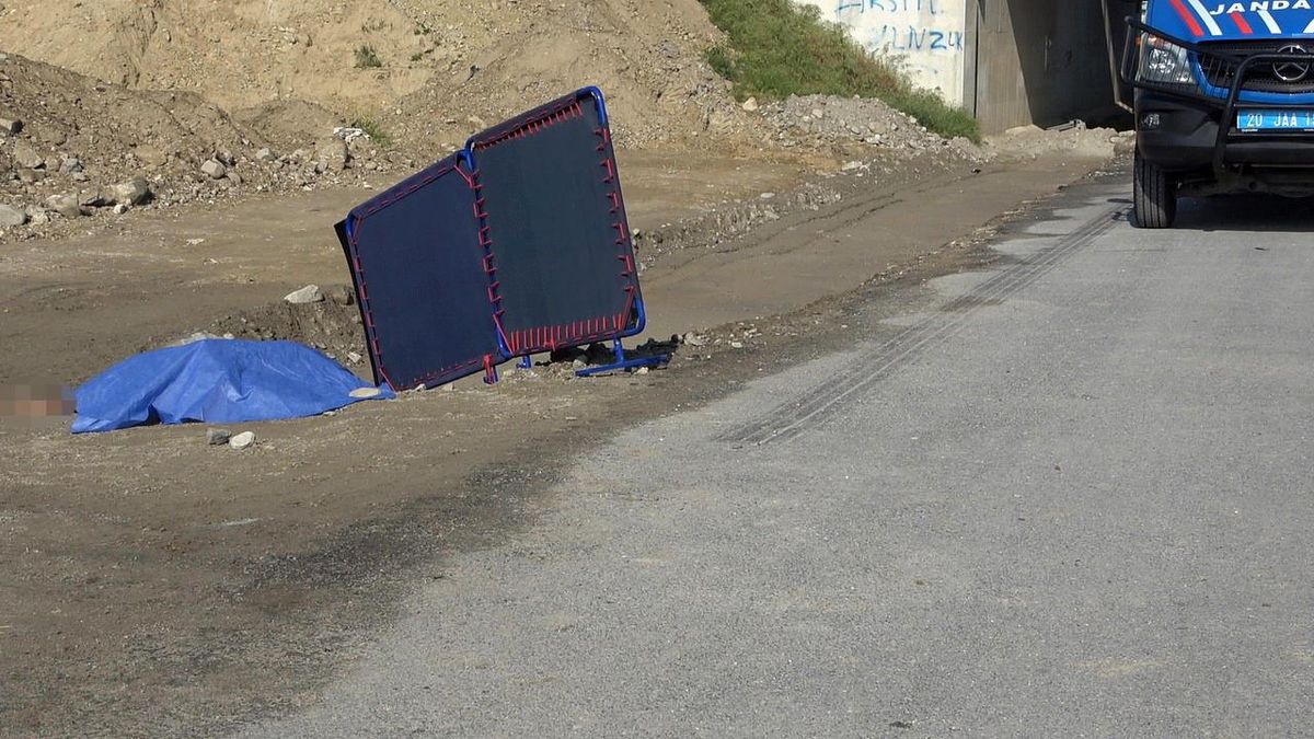Denizli\'de Bayram Trafiğinde Çarpılan Yayanın Cesedi Yol Kenarında Bulundu