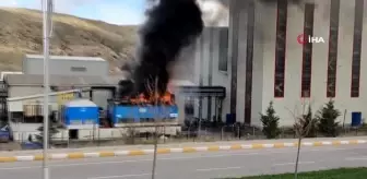 Çankırı'da kokutan fabrika yangını: Siyah dumanlar gökyüzünü kapladı