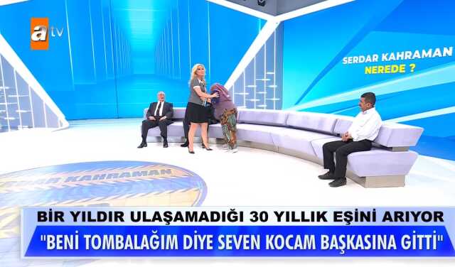 Canlı yayında ilginç anlar! Konuk, hayranı olduğu Müge Anlı'yı kolundan öptü Canlı yayında ilginç anlar! Konuk, hayranı olduğu Müge Anlı'yı kolundan öptü