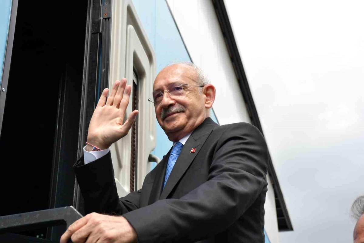 Kılıçdaroğlu Ardahan\'da partililere hitap etti