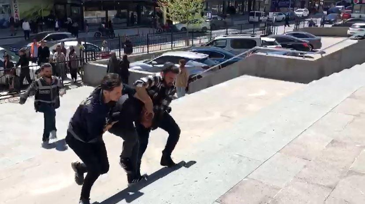 Tekirdağ\'da Polislere Ateş Açan Zanlılar Adliyeye Sevk Edildi