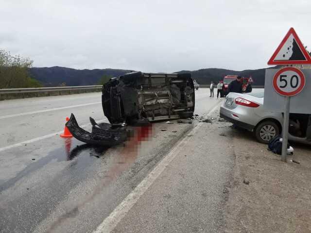 Çorum'da 2 aracın çarpışması sonucu 3 kişi öldü, 2 kişi yaralandı