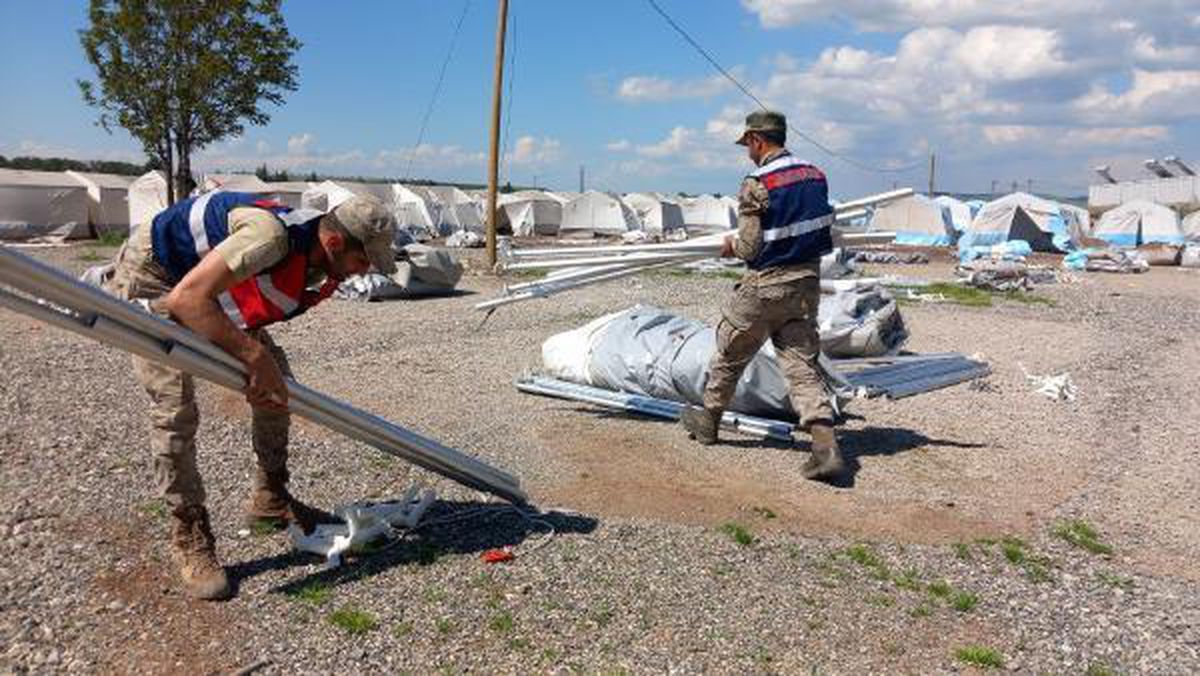 Diyarbakır\'da Depremzedeler İçin Kurulan Çadır Kentteki 942 Çadır AFAD\'a Kaldırıldı