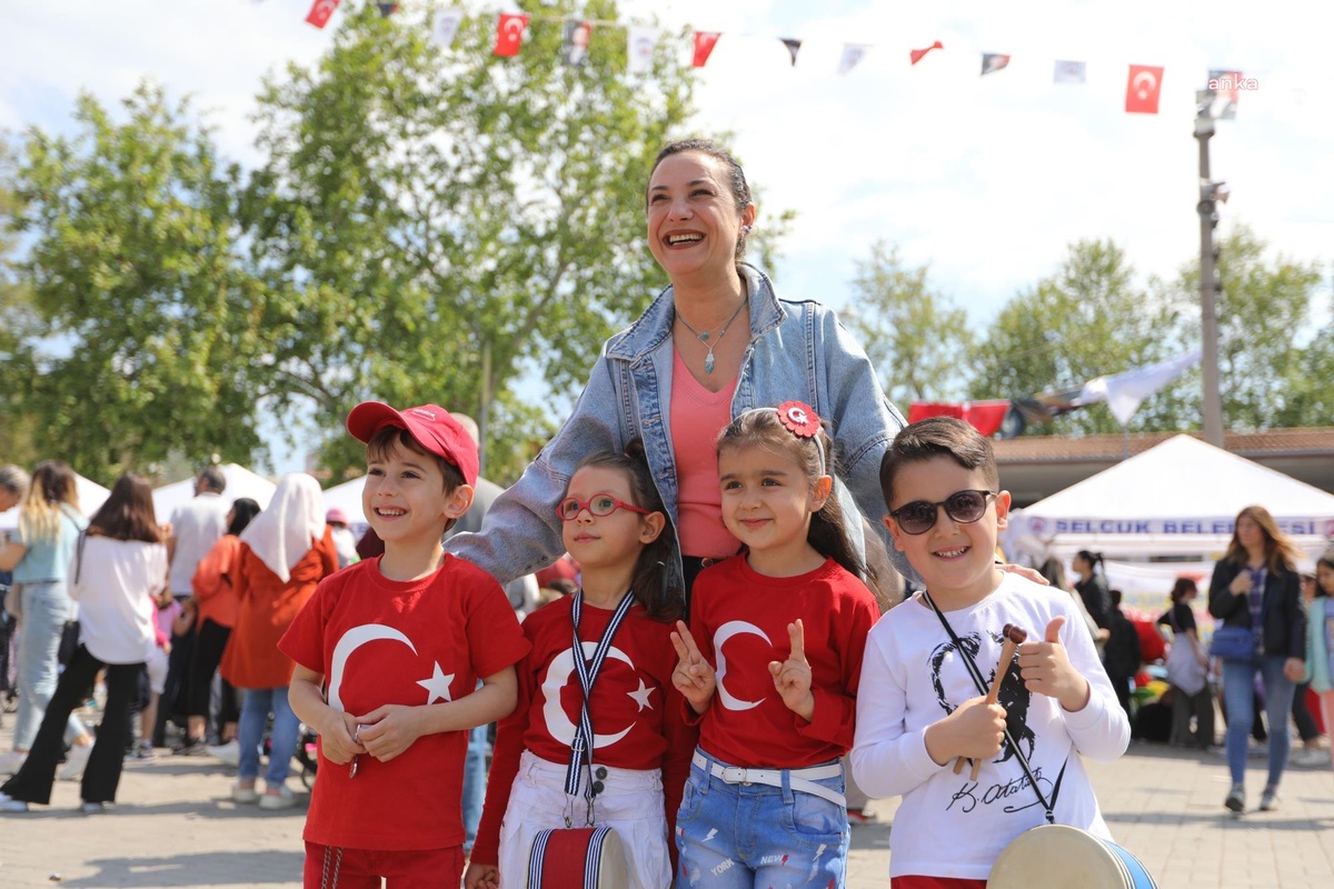 Efes Selçuklu Çocuklar 23 Nisan Çocuk Şenliğinde Eğlendi