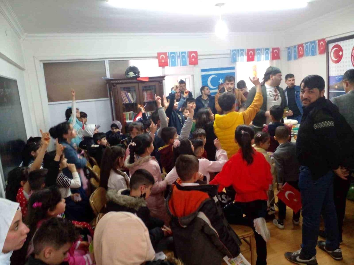 Iraklı Türkmen çocukları Eskişehir\'de Ramazan Bayramı ve 23 Nisan\'ı birlikte kutladı