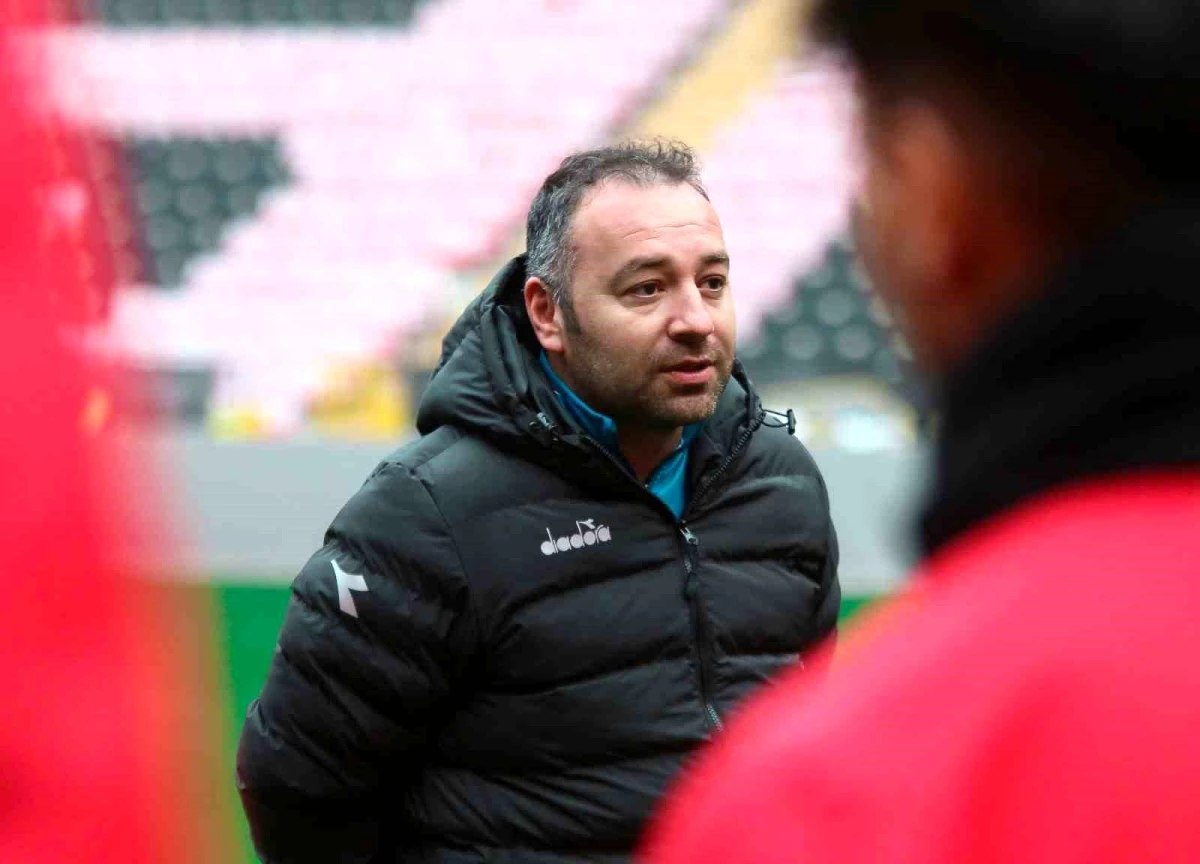 Eskişehirspor, Teknik Direktör Ali Onur Cerrah ile Yollarını Ayırdı