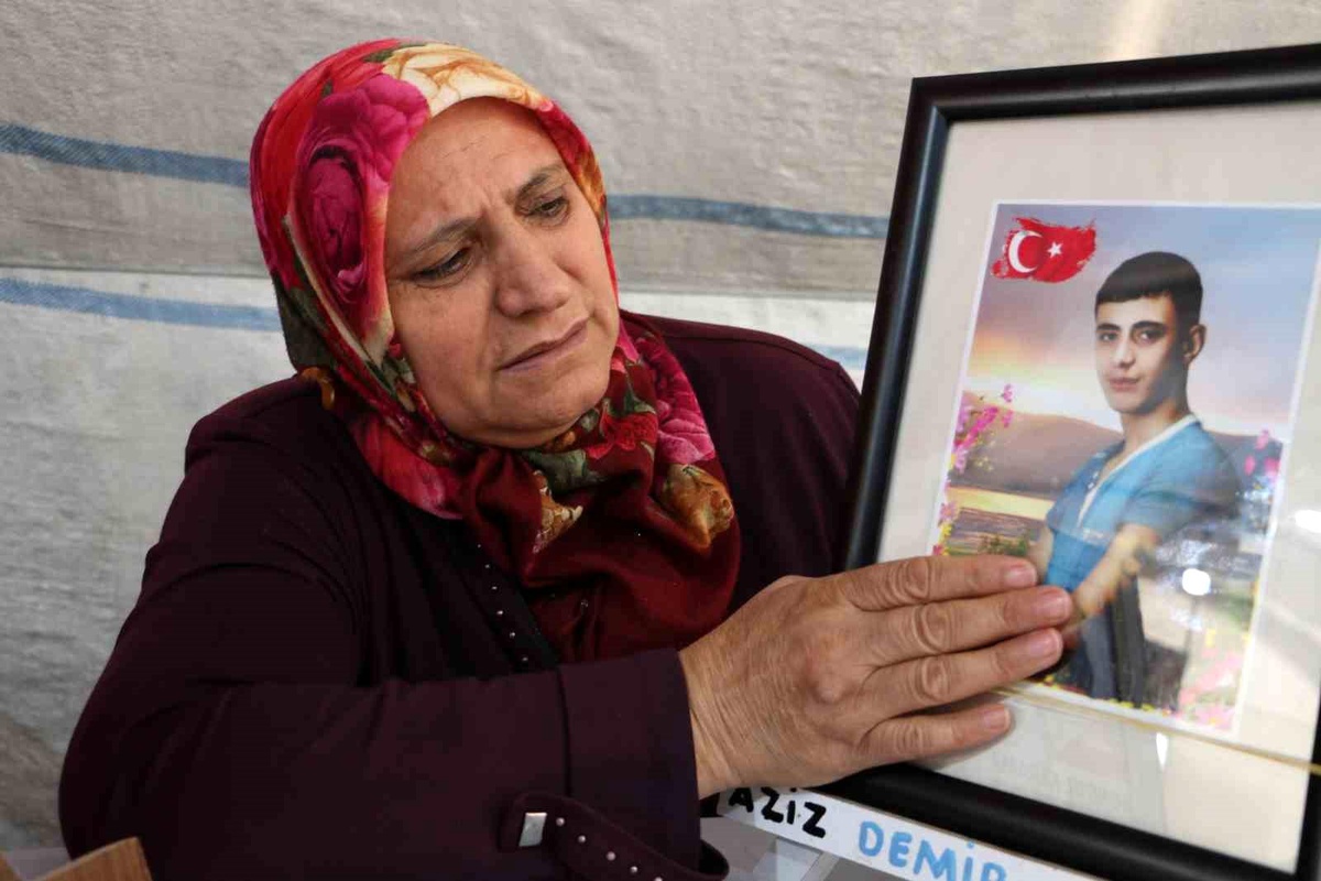 PKK tarafından kaçırılan çocukları için evlat nöbeti tutan aileler kararlılıkla bekliyor