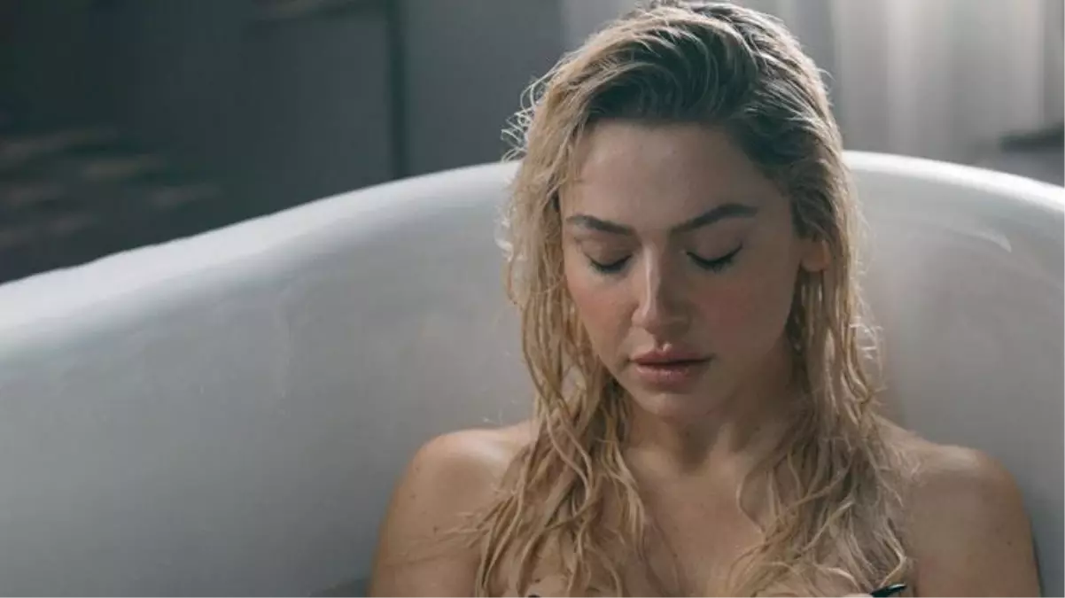 Feryat şarkısının başarısını kutlayan Hadise, küvette çırılçıplak poz verdi