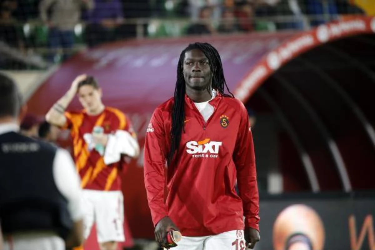 Galatasaray Başkanı Dursun Özbek, Bafetimbi Gomis Konusunda Takımla Bir Araya Geldi