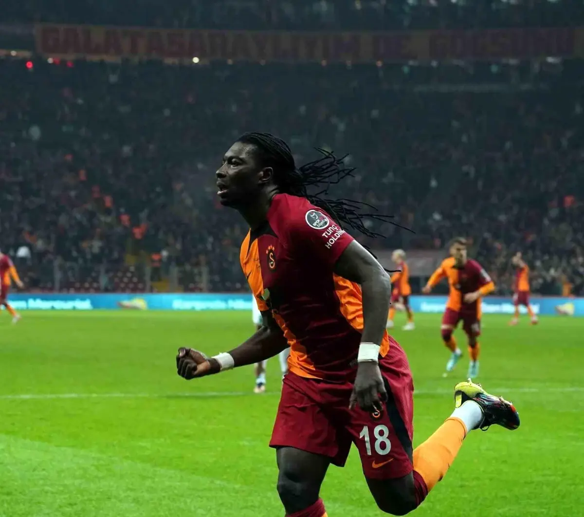 Galatasaray Teknik Direktörü Okan Buruk ve Bafetimbi Gomis Arasındaki Sorun Çözüldü