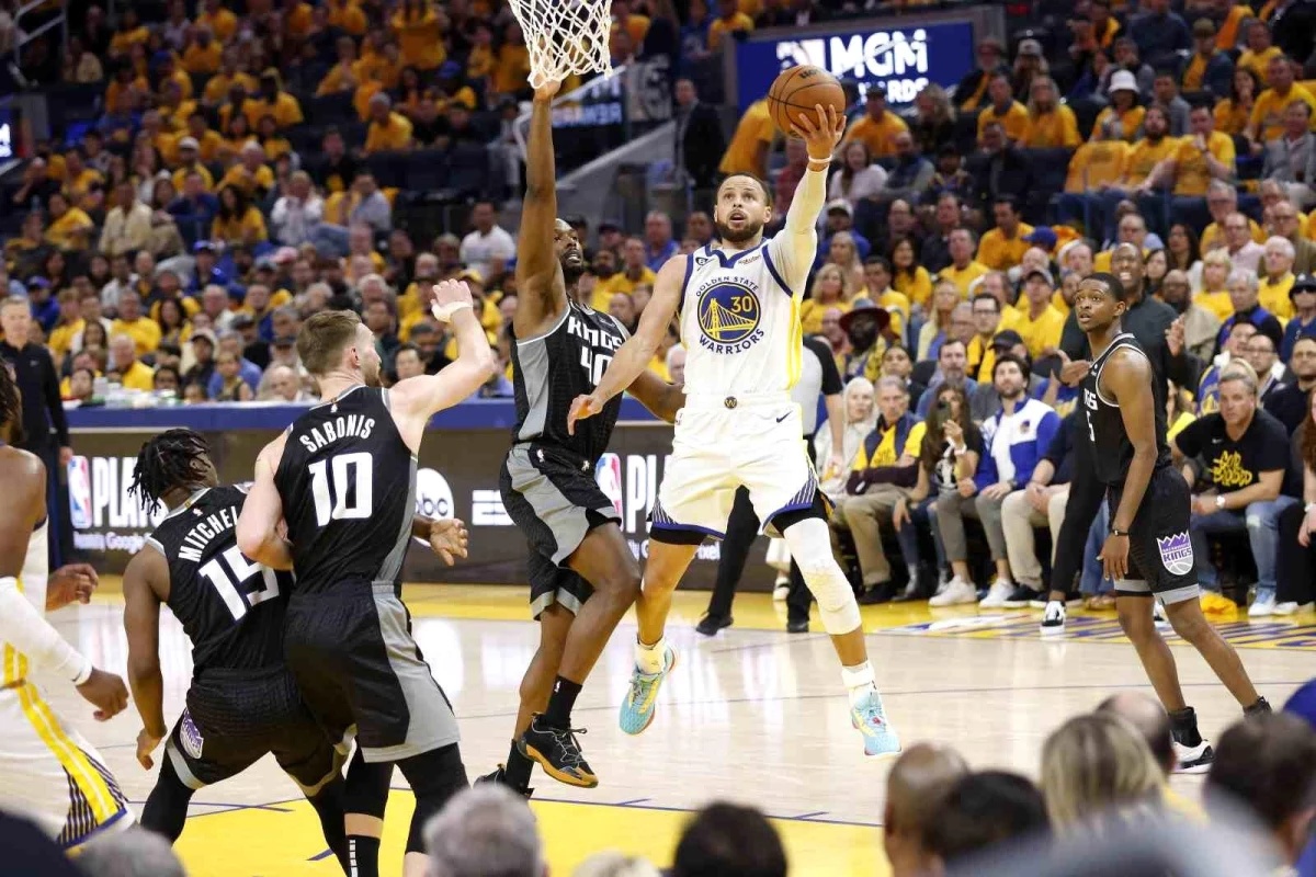 Golden State, Sacramento\'yu yenerek seride durumu 2-2 yaptı