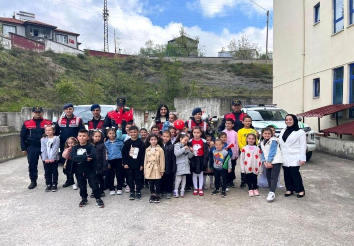 Zonguldak\'ta Jandarma Ekipleri Çocuklarla Buluştu