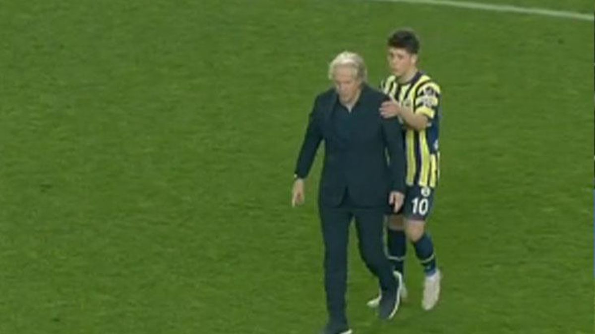 Jorge Jesus'tan F.Bahçe taraftarına olay hareket! Arda Güler hocasını soyunma odasına götürdü