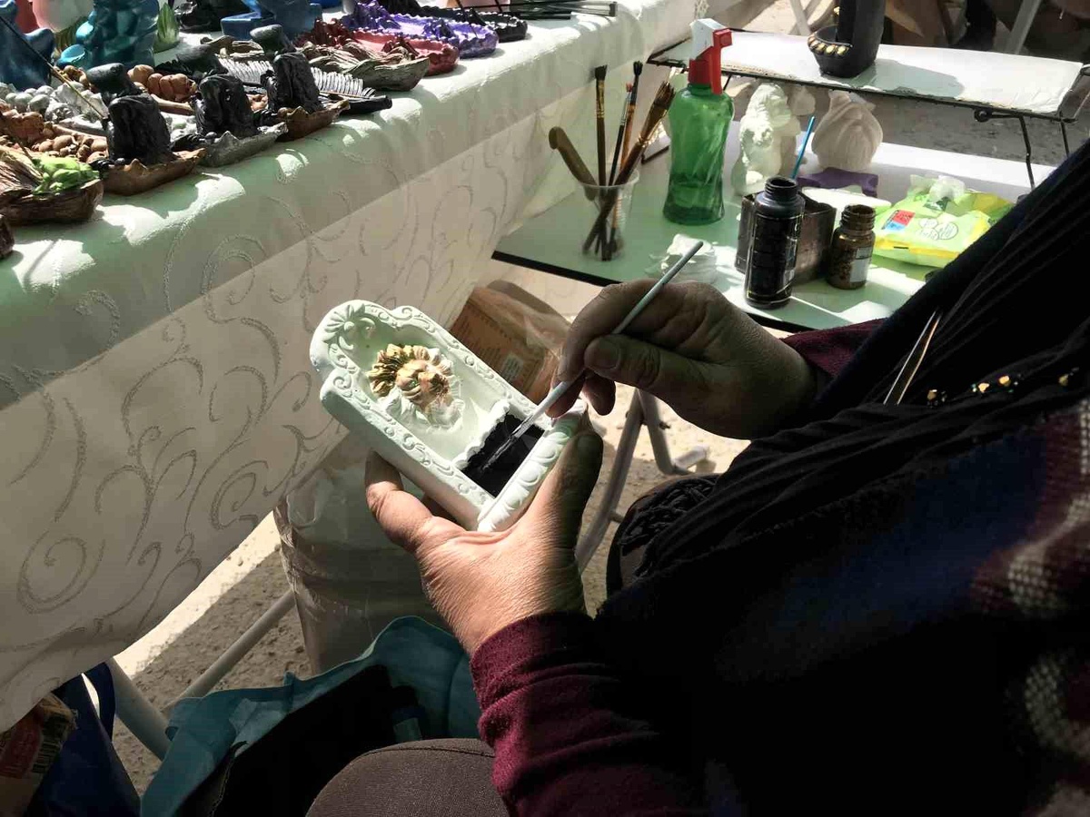 Kızının Taş Tozundan Kalan Malzemelerle Yaptığı Hobisi Gelir Kapısına Dönüştü