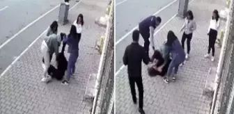 Yerlerde sürüklendiler, kimse müdahale etmedi! Kızların arasındaki şiddet dolu kavga kameraya yansıdı