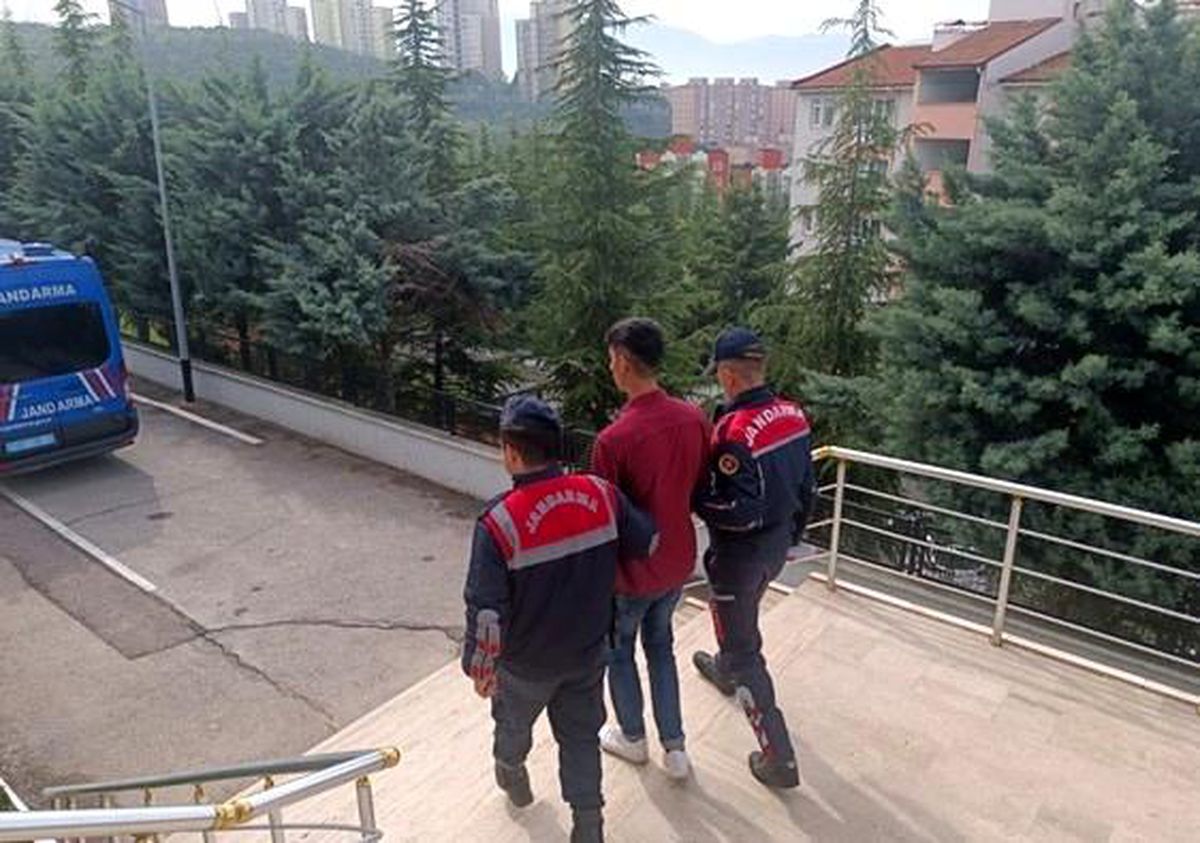 Kocaeli\'de aranan dolandırıcı ve hükümlü yakalandı