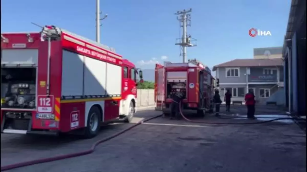 Sakarya\'da kömür tozu üretimi yapan tesis yangını