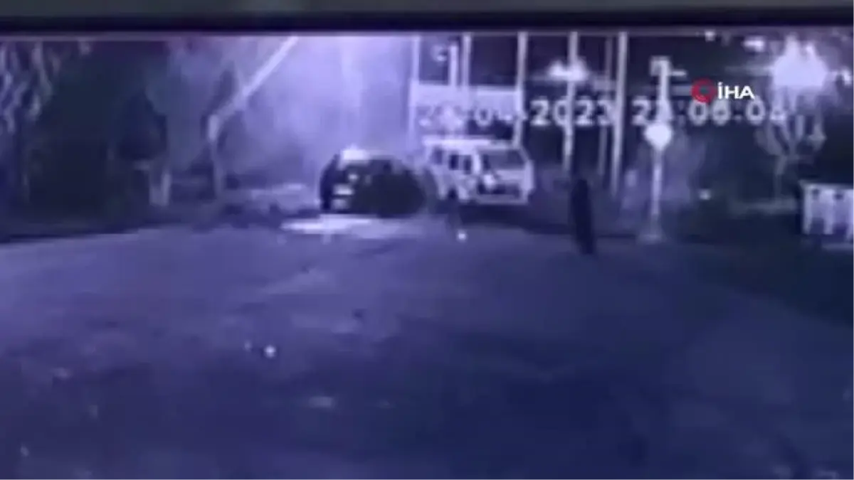 Akaryakıt istasyonunda kontrolden çıkan araç 19 yaşındaki genci öldürdü