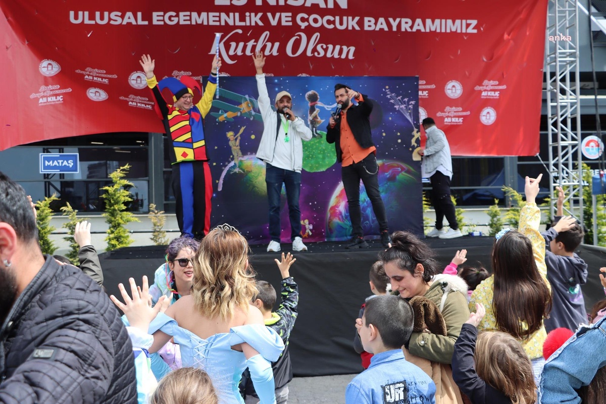 Maltepe Belediyesi 23 Nisan\'da Çocuklar İçin Şenlik Düzenledi