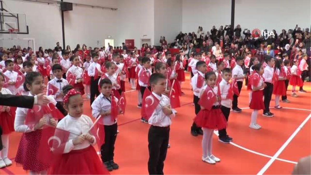 Ahmet Eskiyapan İlkokulu öğrencileri depremzedeleri andı