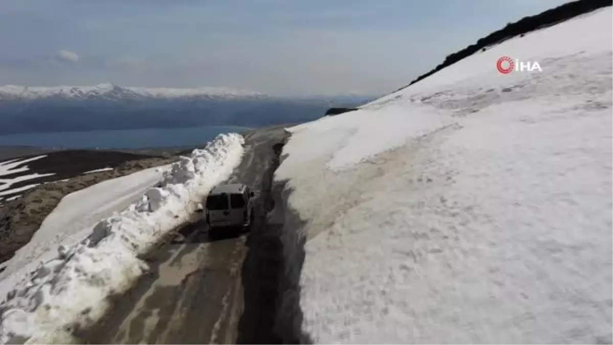 Nemrut Krater Dağında 5 metrelik kar tünelleri