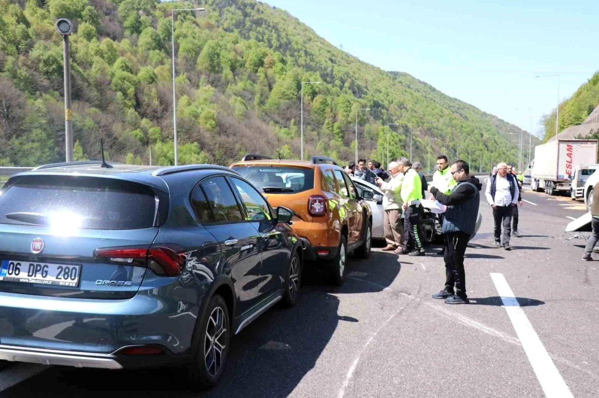 Bolu Dağı Tüneli Çıkışında Zincirleme Kaza: 4 Araç Karıştı